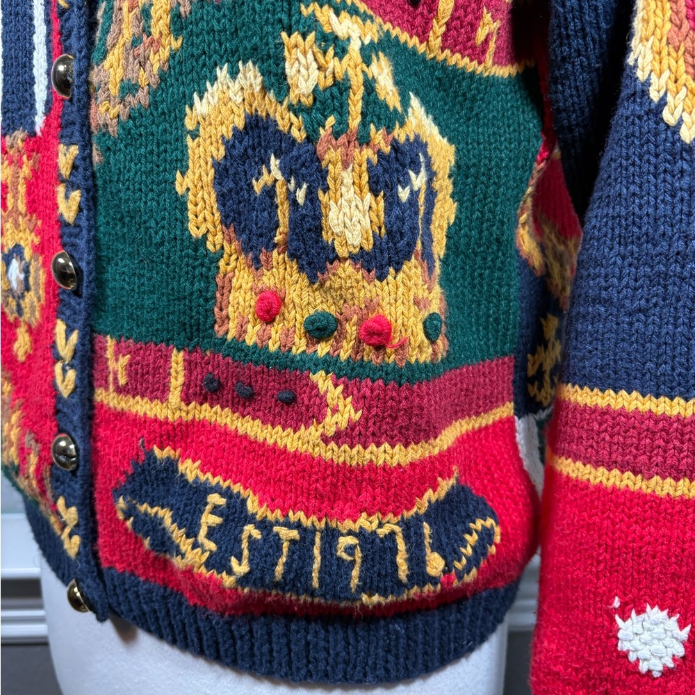 90’s The Eagle’s Eye Vintage Royalty Crow Navy and Red Cardigan - Picture 3 of 6